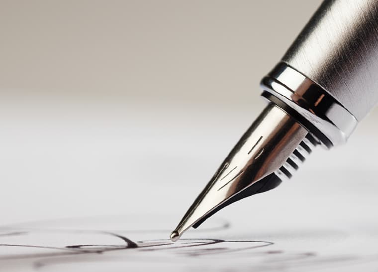 760x546_pen exec Sleek grey fountain pen.